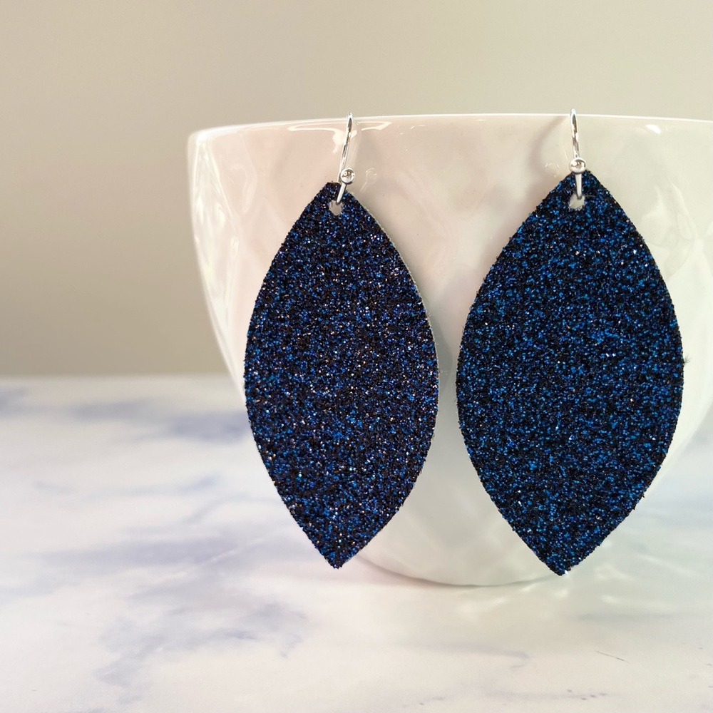 💙Blue glitter vegan leather dangle earrings
